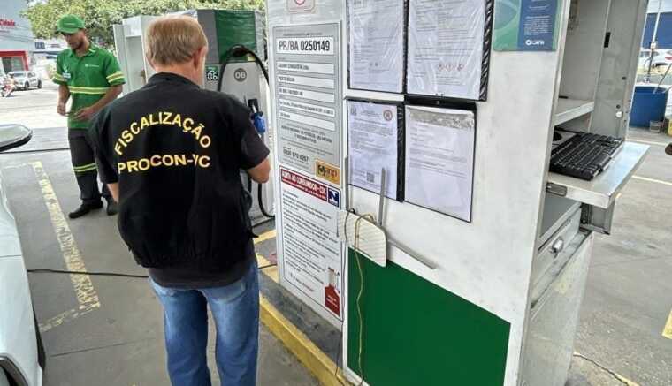Procon realiza fiscalização em postos de combustíveis de Vitória da Conquista após elevação de preços
